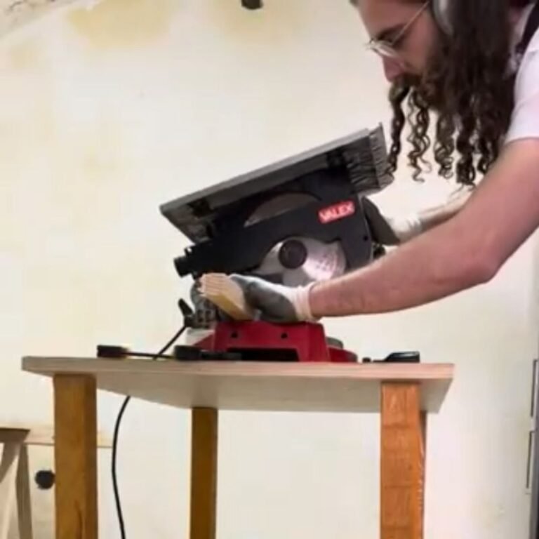 Taglio di un elemento in legno con sega circolare